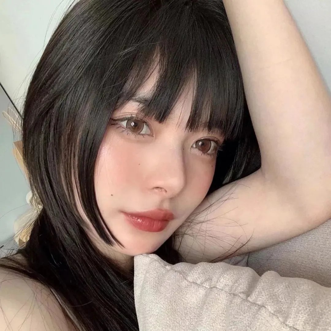 色肉毒蝎女